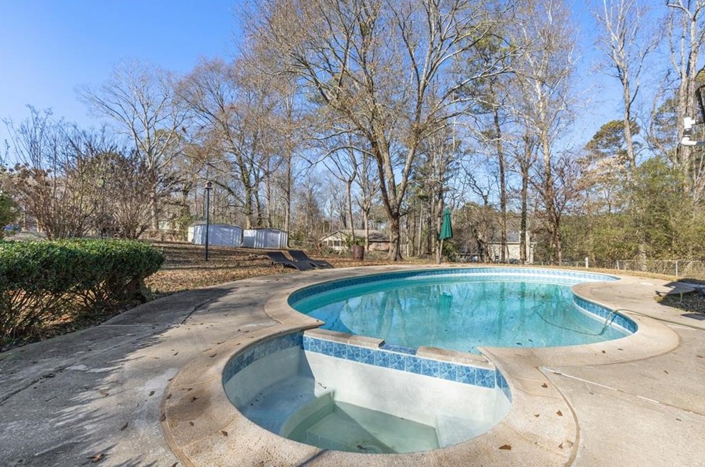 618 Rae Dr, Lawrenceville GA  30044-5641 exterior