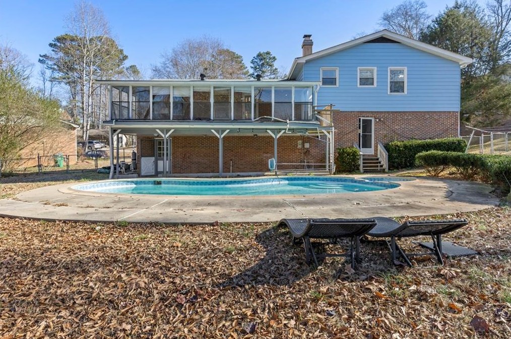 618 Rae Dr, Lawrenceville GA  30044-5641 exterior