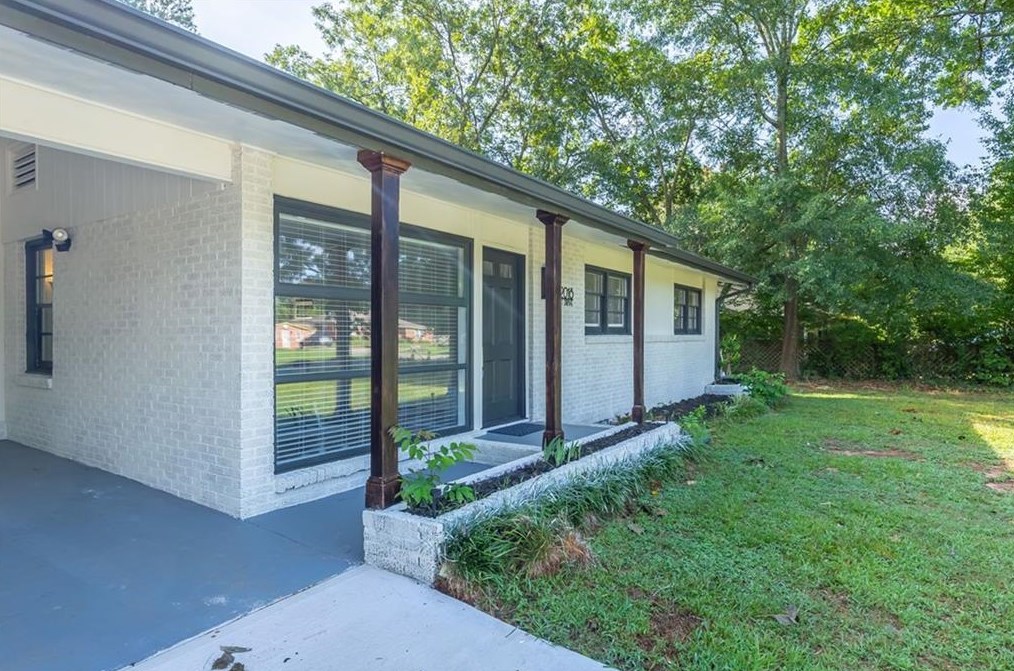 2018 Austin Dr, Decatur GA  30032-6103 exterior