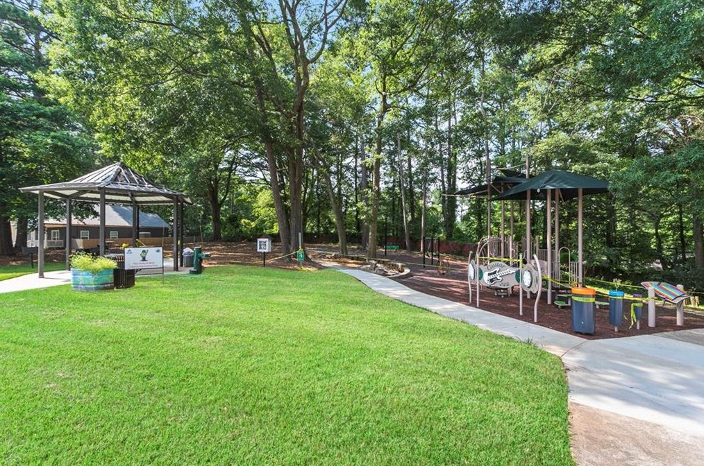 2816 Lincoln Dr, Decatur GA  30033-5810 exterior