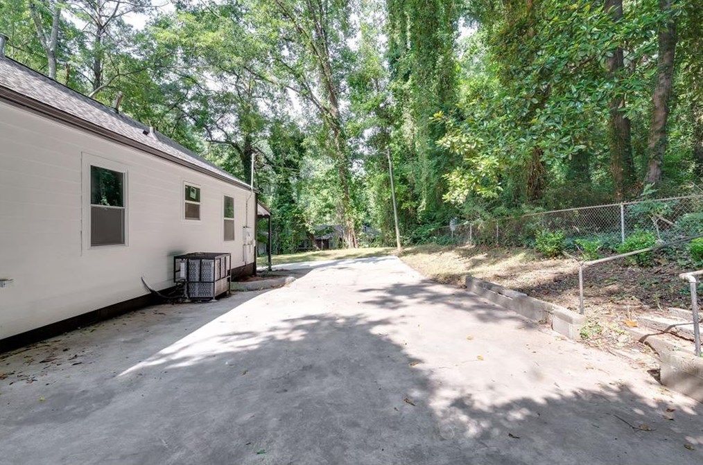 411 Pomona Cir, Atlanta GA  30315-7229 exterior