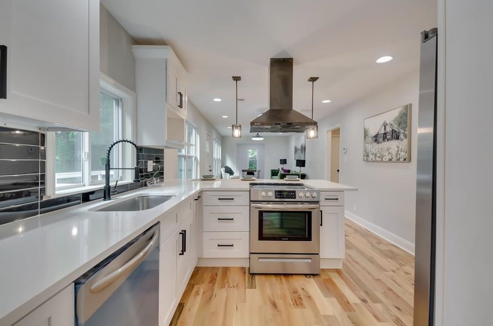 411 Pomona Cir, Atlanta GA  30315-7229 exterior