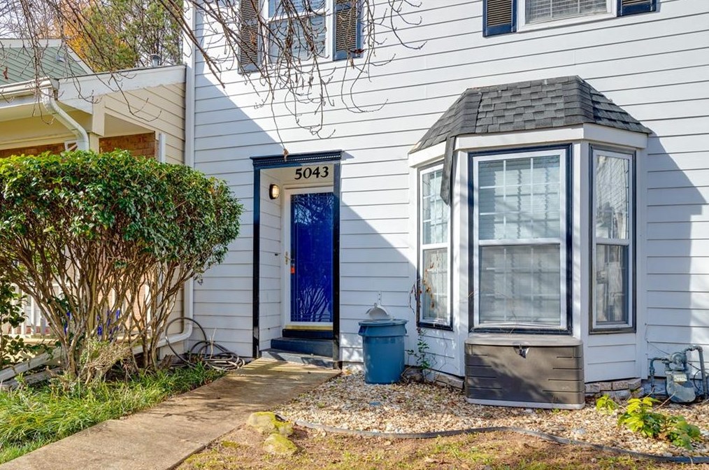 5043 Bell Dr, Smyrna GA  30080-2640 exterior