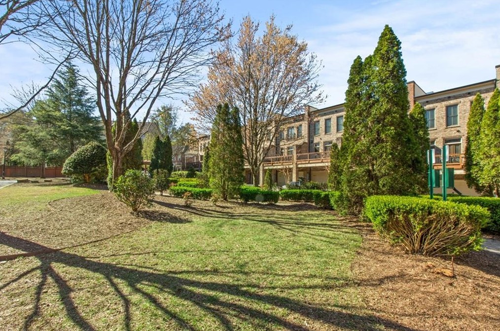 11 Arbor Way Dr, Decatur GA  30030-1300 exterior