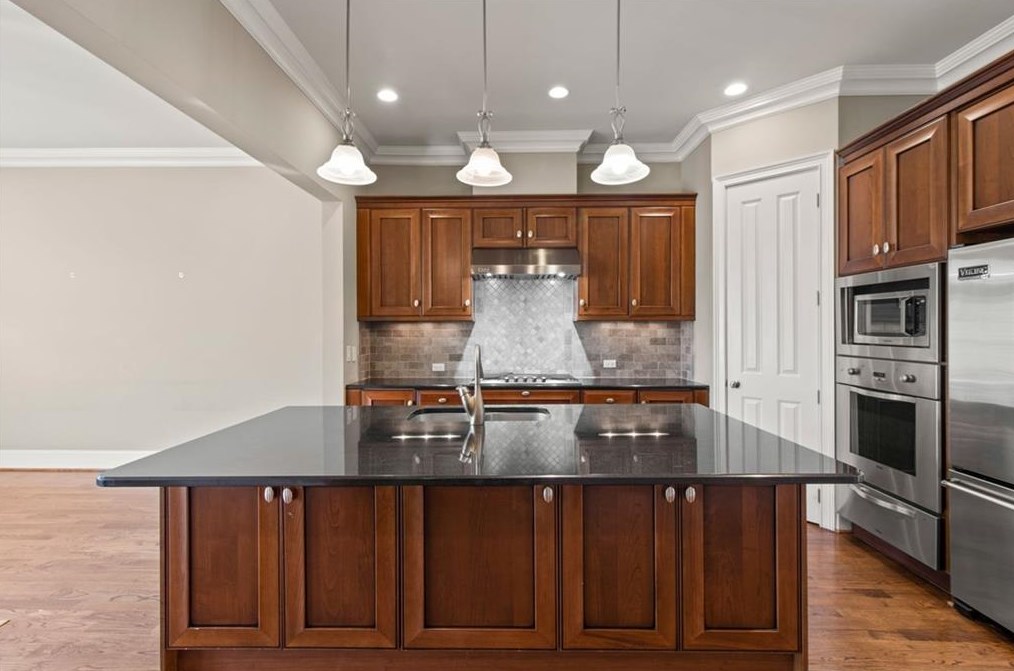 11 Arbor Way Dr, Decatur GA  30030-1300 exterior