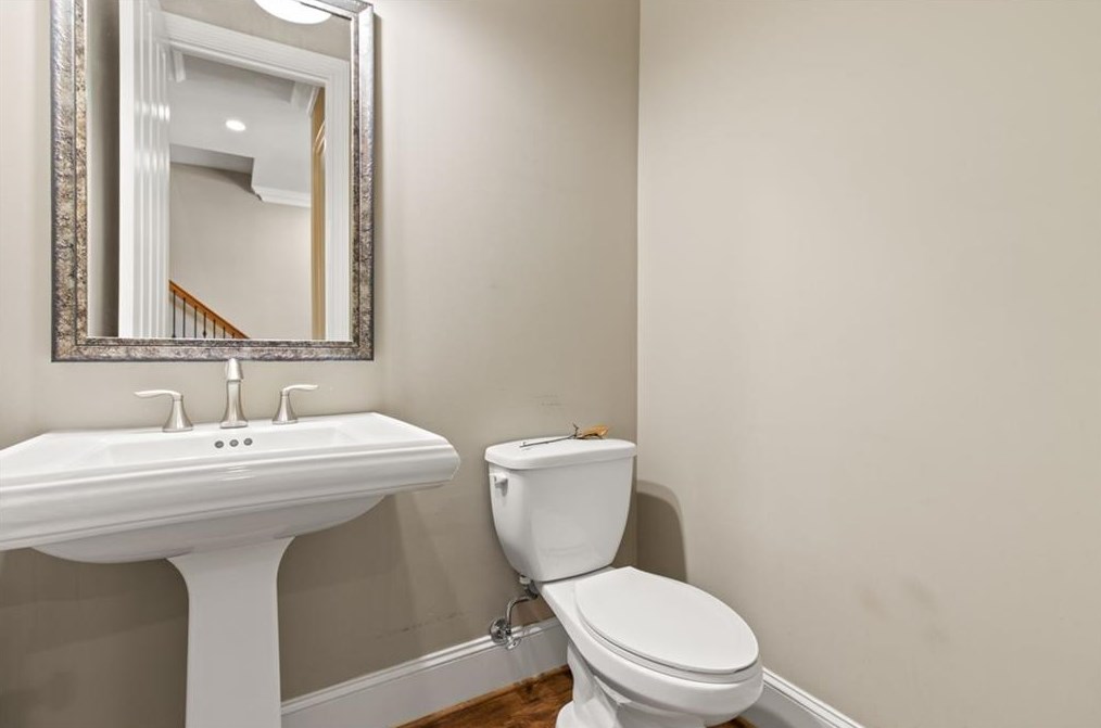 11 Arbor Way Dr, Decatur GA  30030-1300 exterior