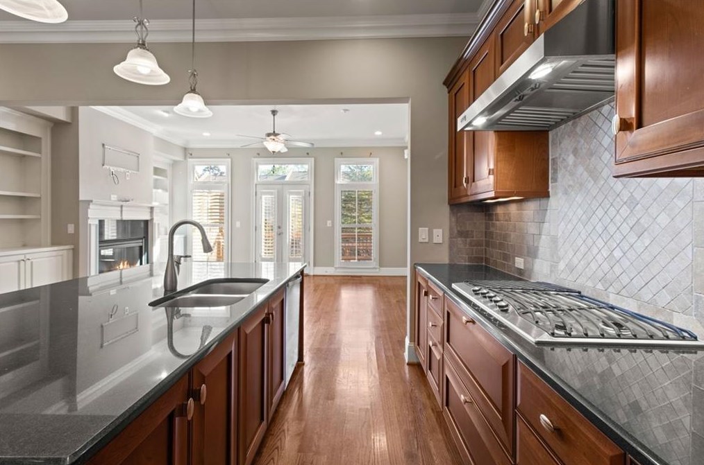 11 Arbor Way Dr, Decatur GA  30030-1300 exterior