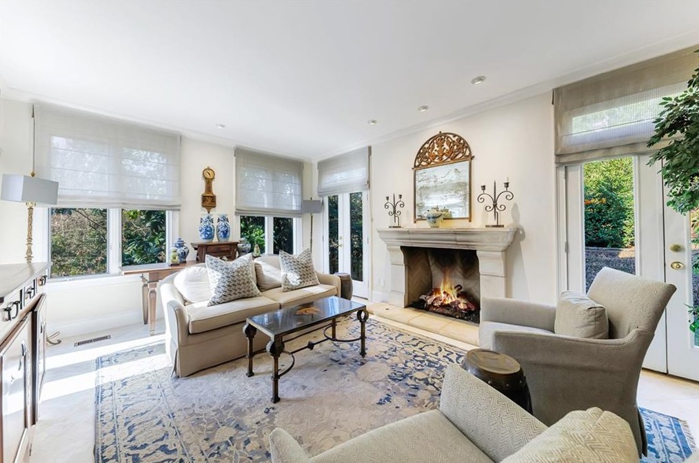 1858 Windemere Dr, Atlanta GA  30324-4918 exterior