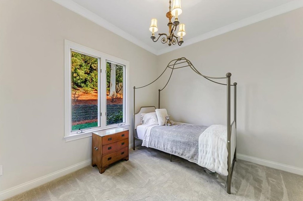 1858 Windemere Dr, Atlanta GA  30324-4918 exterior