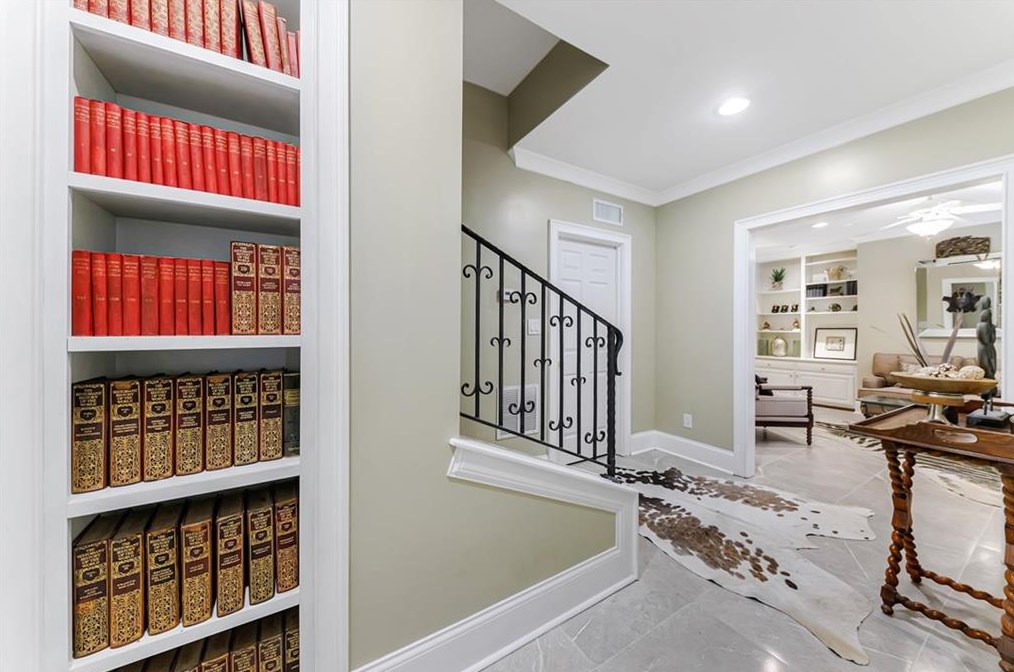 1858 Windemere Dr, Atlanta GA  30324-4918 exterior