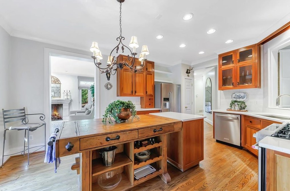 1858 Windemere Dr, Atlanta GA  30324-4918 exterior