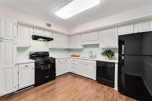 1407 Oakridge Cir - Photo 7