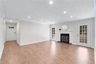 1407 Oakridge Cir - Photo 11