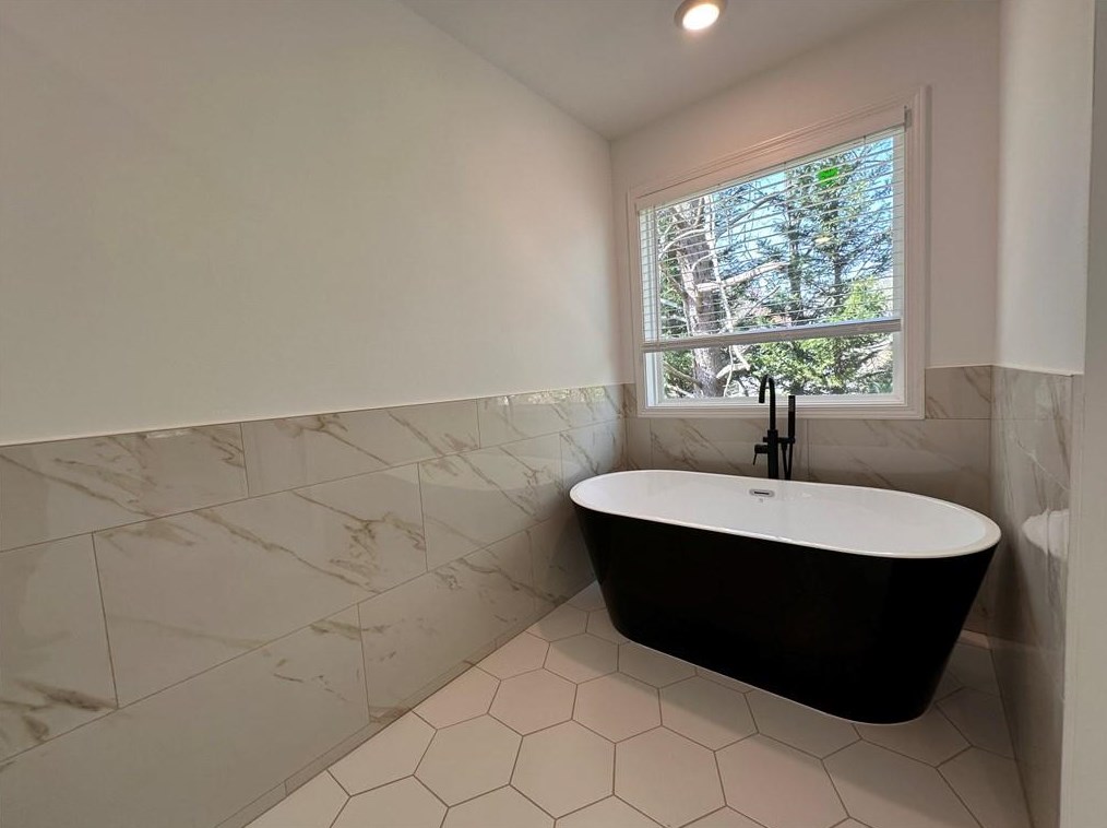 3647 Mitchell Lk Dr, Gainesville GA 30506-1211 exterior