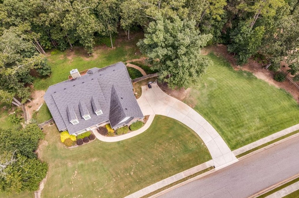 2858 Shadowstone Way, Winder GA  30680-2985 exterior