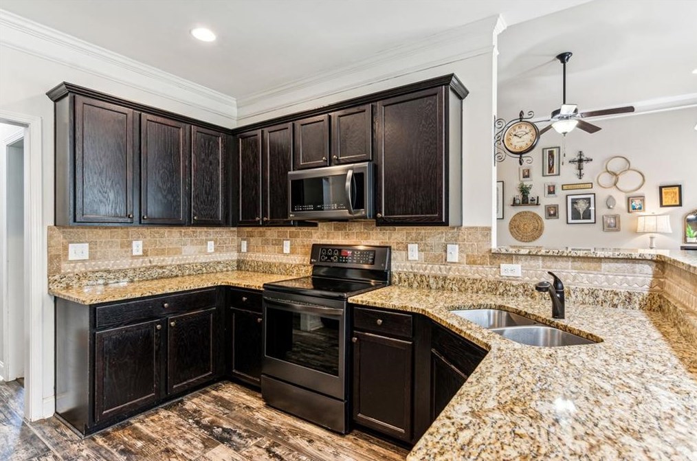 2858 Shadowstone Way, Winder GA  30680-2985 exterior