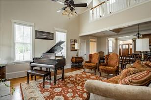 227 Skyview Ct - Photo 3
