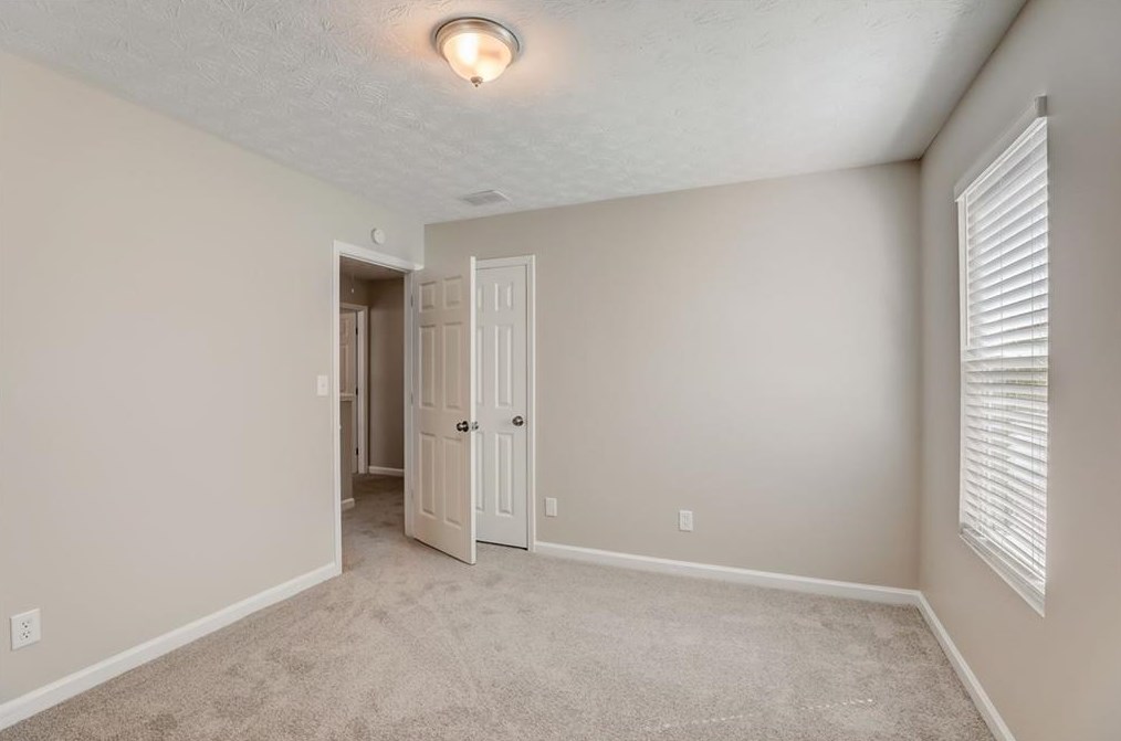 1054 Autumn Crest Ct, Stone Mountain GA  30083-5155 exterior