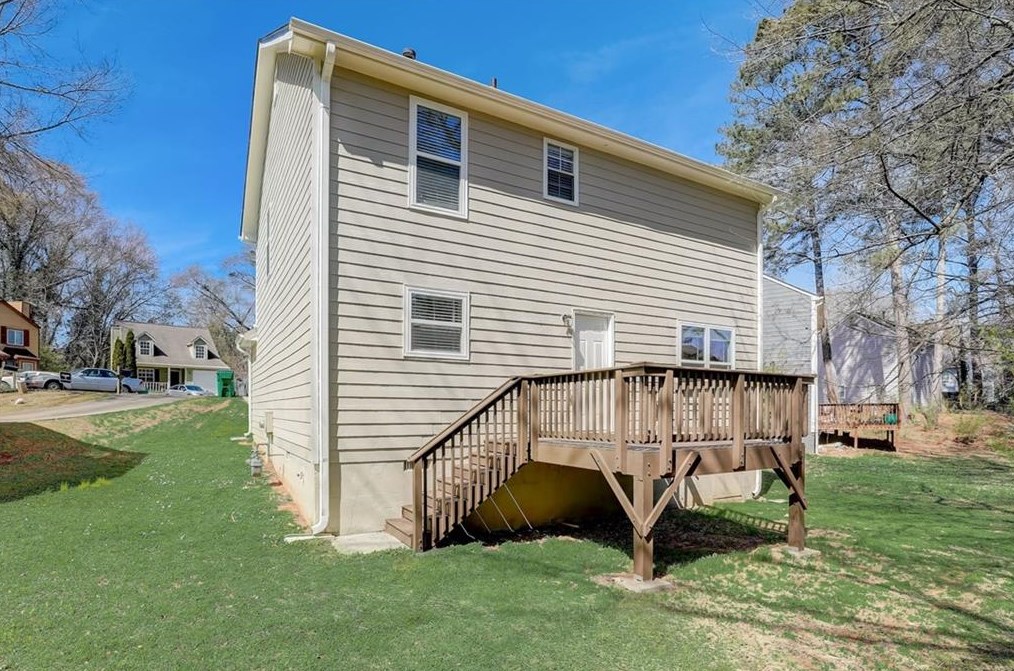 1054 Autumn Crest Ct, Stone Mountain GA  30083-5155 exterior