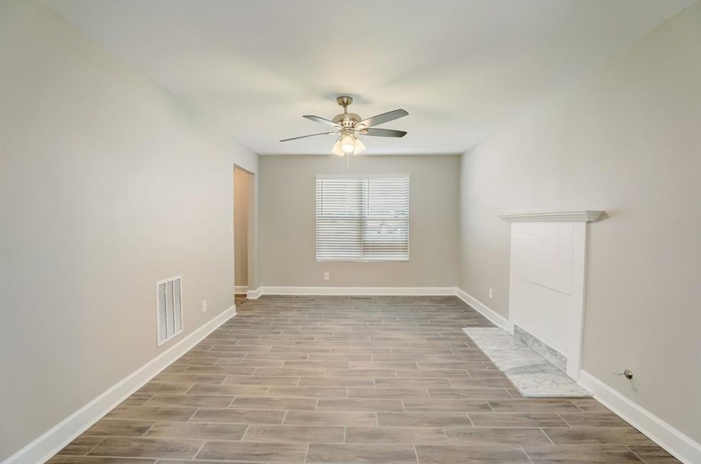 1054 Autumn Crest Ct, Stone Mountain GA  30083-5155 exterior