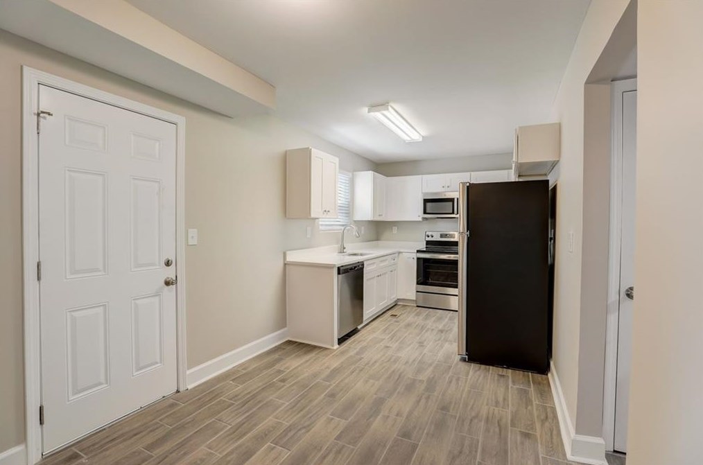 1054 Autumn Crest Ct, Stone Mountain GA  30083-5155 exterior