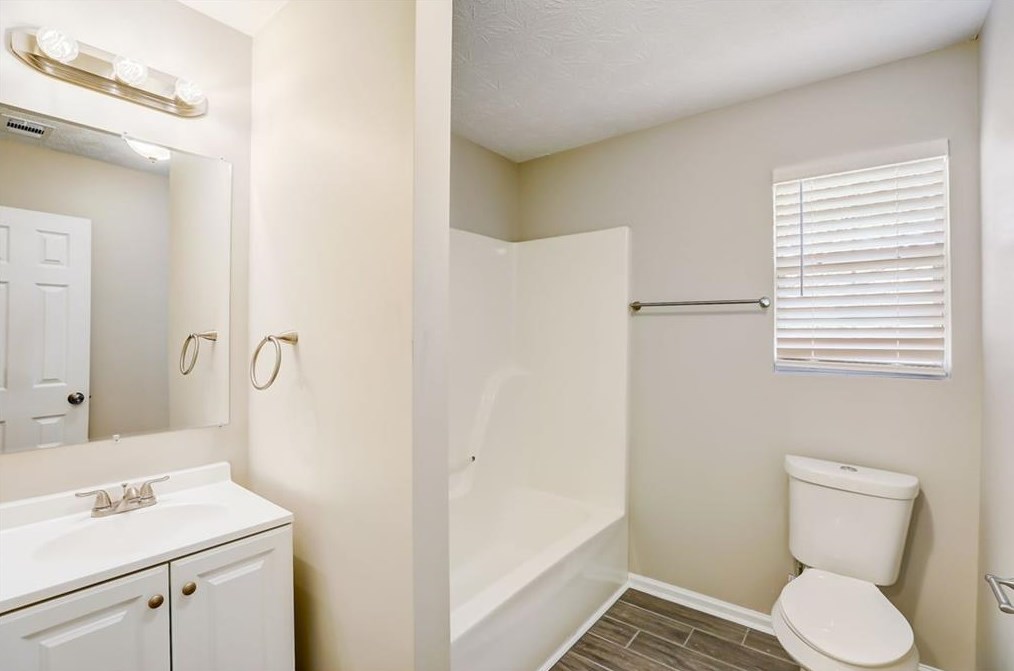1054 Autumn Crest Ct, Stone Mountain GA  30083-5155 exterior