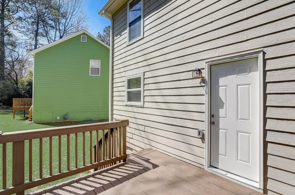 1054 Autumn Crest Ct, Stone Mountain GA  30083-5155 exterior