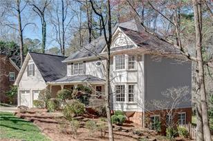 681 Hilton Ave - Photo 3