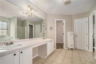 5452 Mayfair Crossing Dr - Photo 17