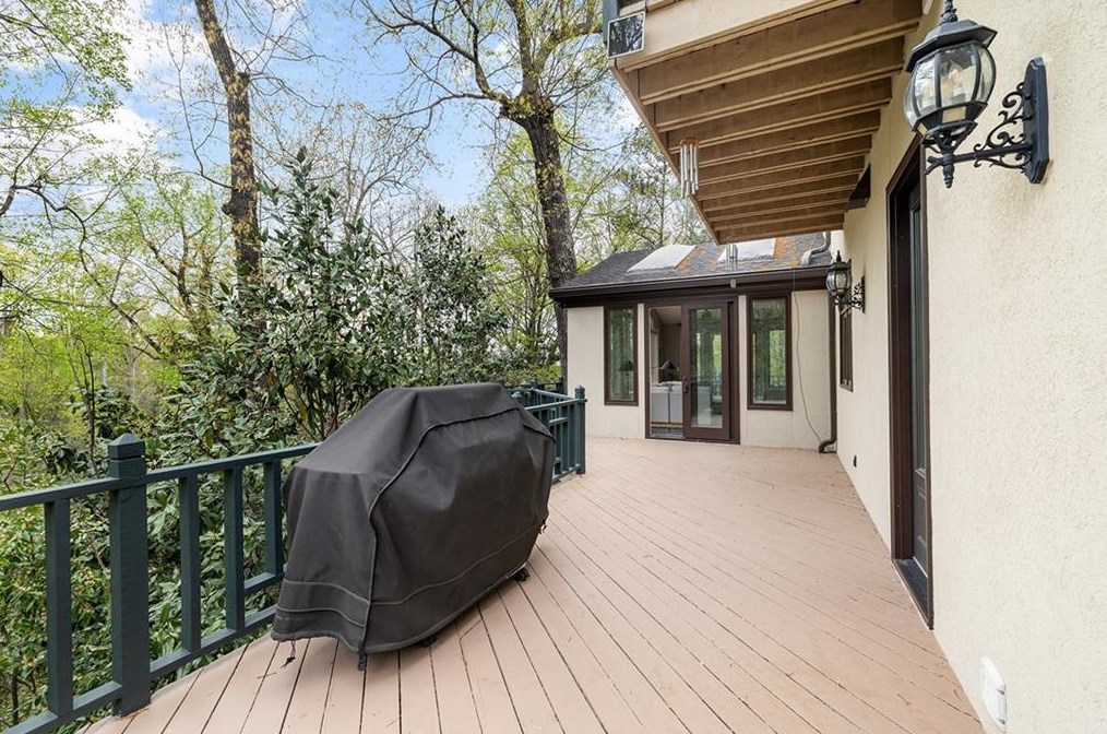 10 Wesley Rdg, Atlanta GA  exterior