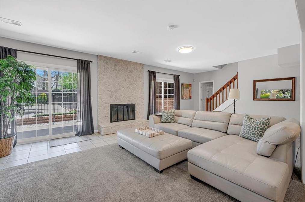 5015 Willow Bluff Dr, Atlanta GA  30350-1035 exterior