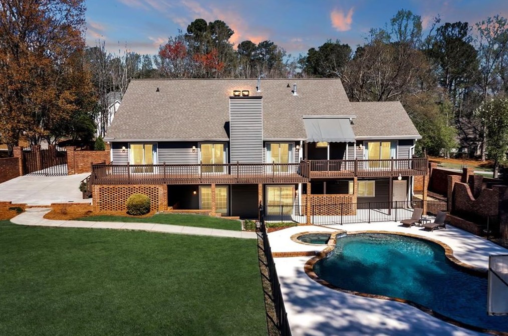 5015 Willow Bluff Dr, Atlanta GA  30350-1035 exterior