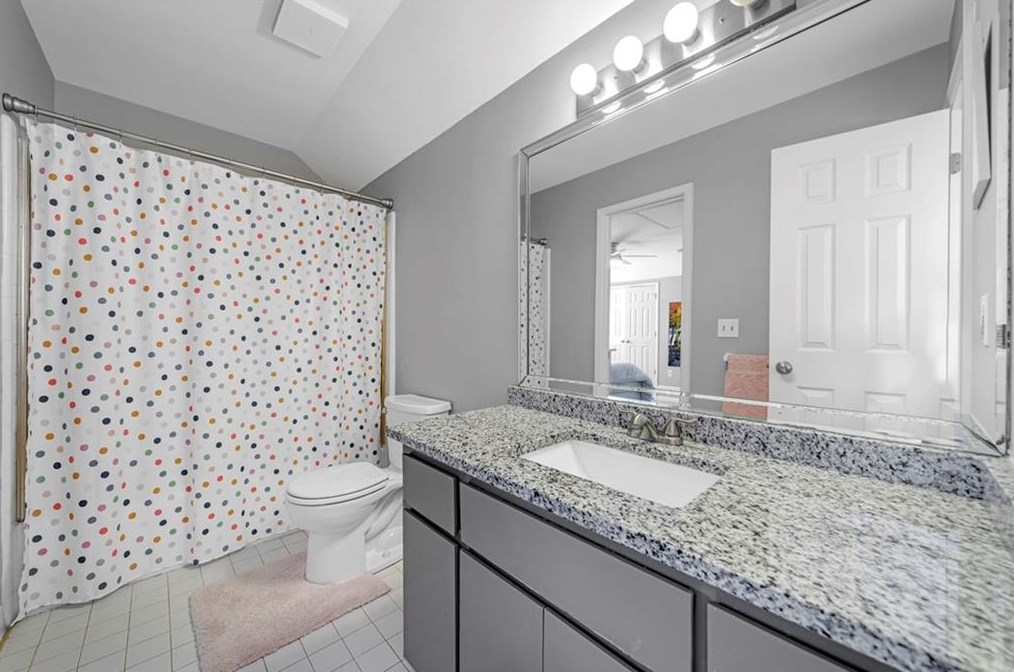 5015 Willow Bluff Dr, Atlanta GA  30350-1035 exterior