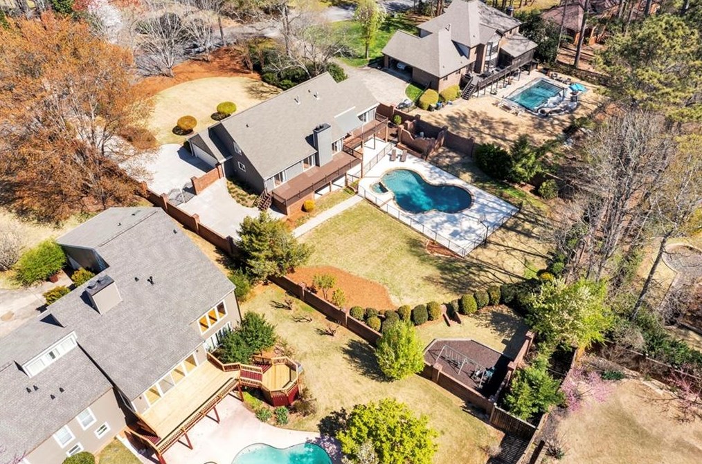 5015 Willow Bluff Dr, Atlanta GA  30350-1035 exterior