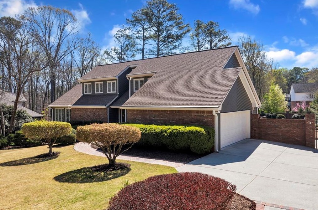 5015 Willow Bluff Dr, Atlanta GA  30350-1035 exterior