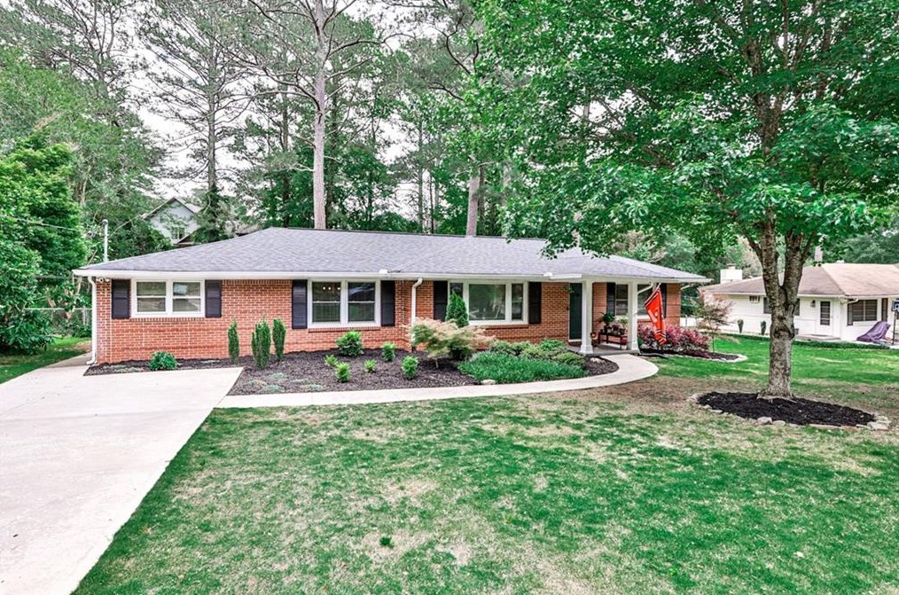 1845 Briarlake Cir, Decatur GA  30033-1126 exterior