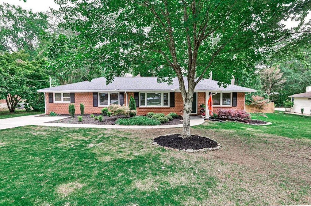 1845 Briarlake Cir, Decatur GA  30033-1126 exterior