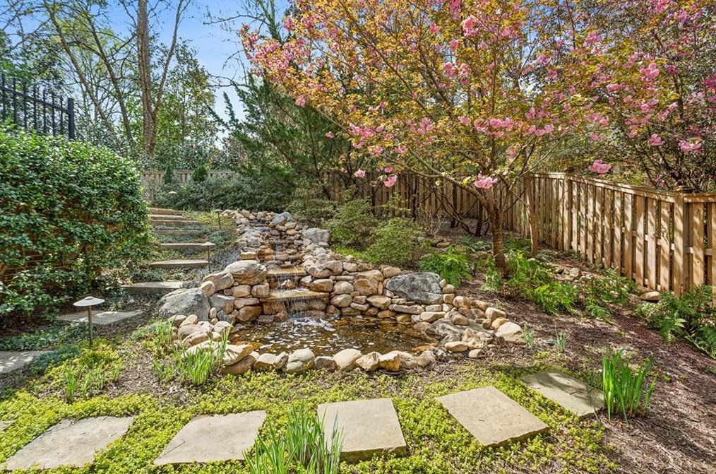 1539 Brookhaven Trce, Atlanta GA  30319-2557 exterior