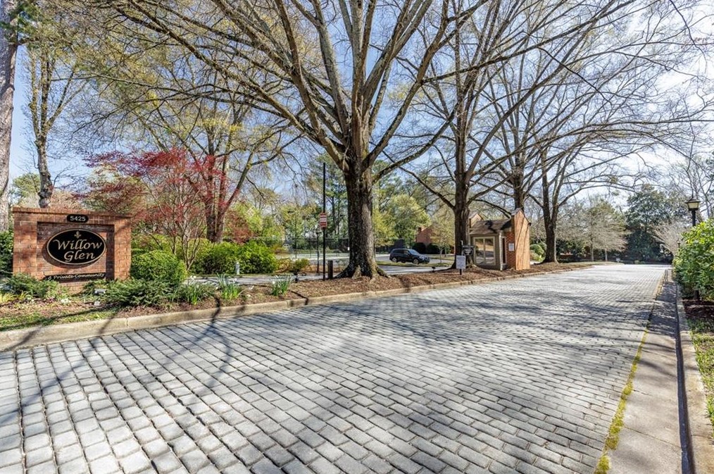 47 Willow Gln, Atlanta GA  30342-1341 exterior
