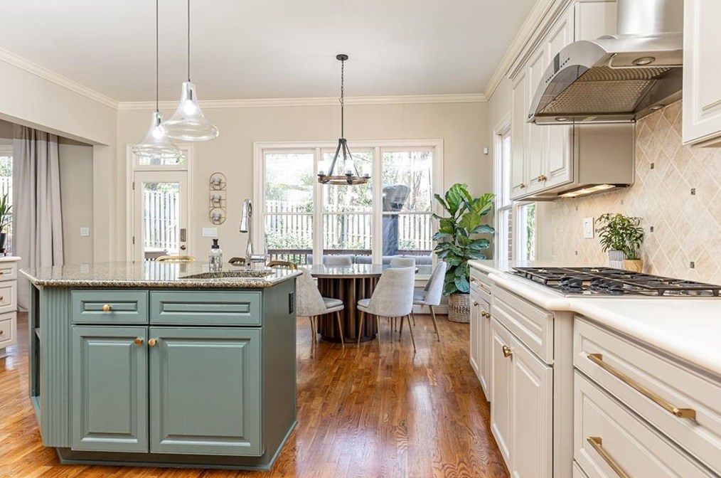 3188 Windsor Lake Dr, Atlanta GA  30319-2372 exterior