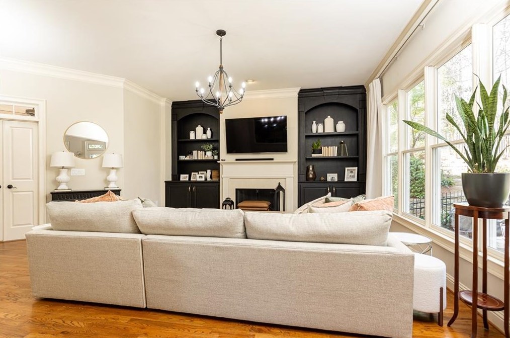 3188 Windsor Lake Dr, Atlanta GA  30319-2372 exterior