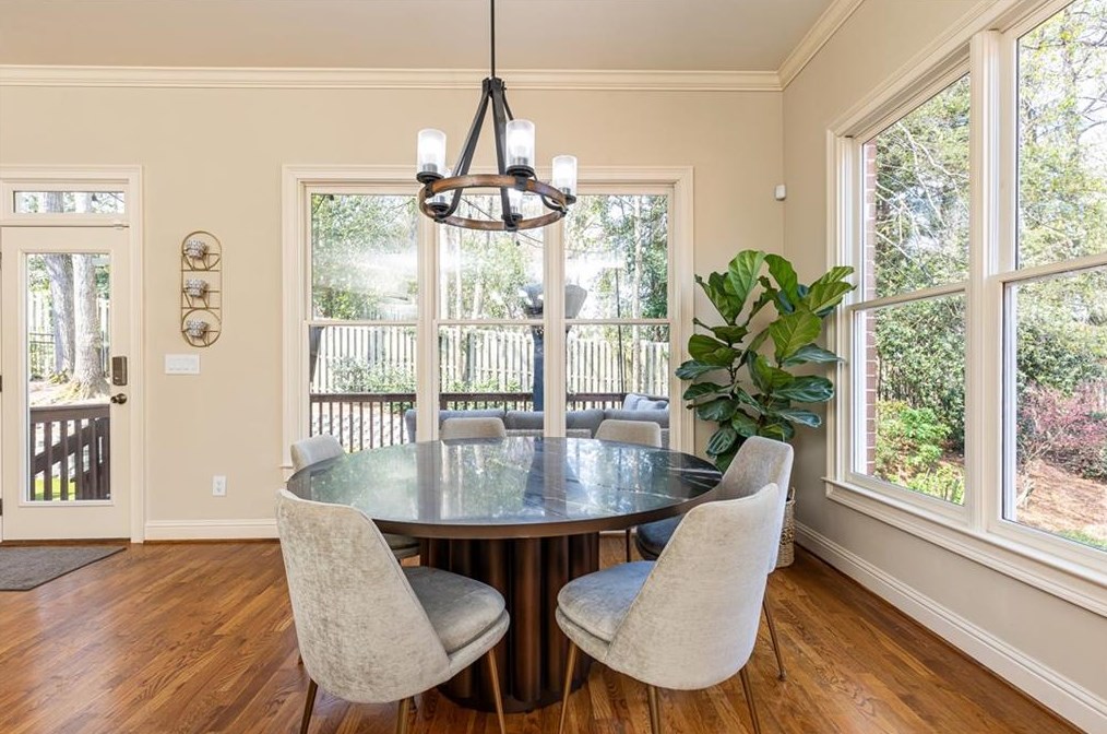 3188 Windsor Lake Dr, Atlanta GA  30319-2372 exterior