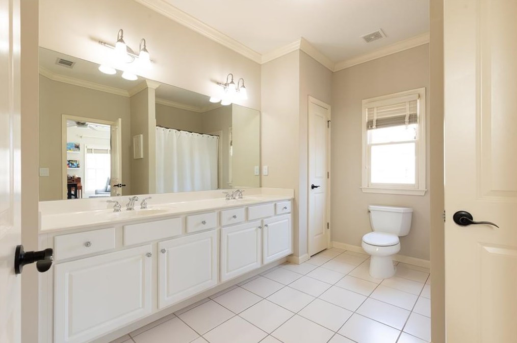 3188 Windsor Lake Dr, Atlanta GA  30319-2372 exterior