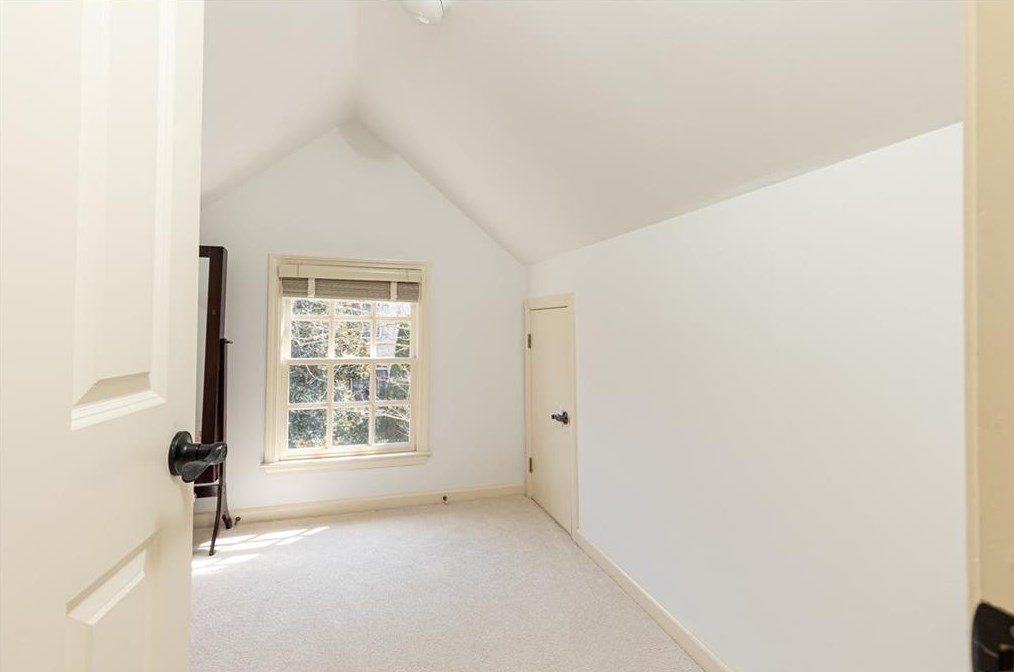 3188 Windsor Lake Dr, Atlanta GA  30319-2372 exterior