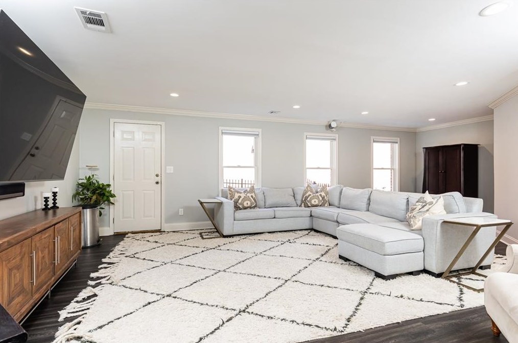 3188 Windsor Lake Dr, Atlanta GA  30319-2372 exterior
