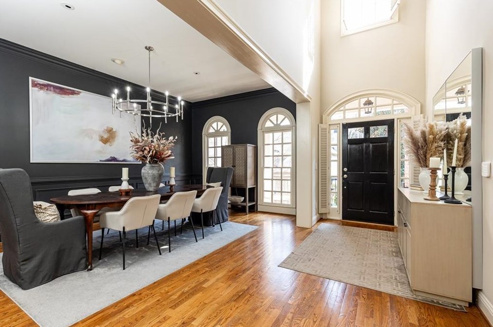 3188 Windsor Lake Dr, Atlanta GA  30319-2372 exterior