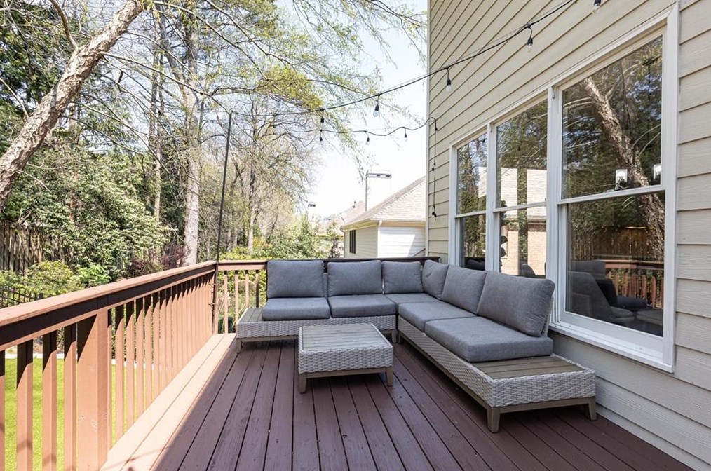 3188 Windsor Lake Dr, Atlanta GA  30319-2372 exterior