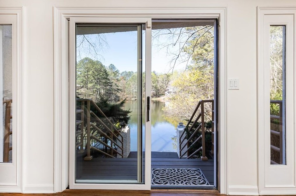 4000 Orch Lk Ct, Atlanta GA  30339-4633 exterior