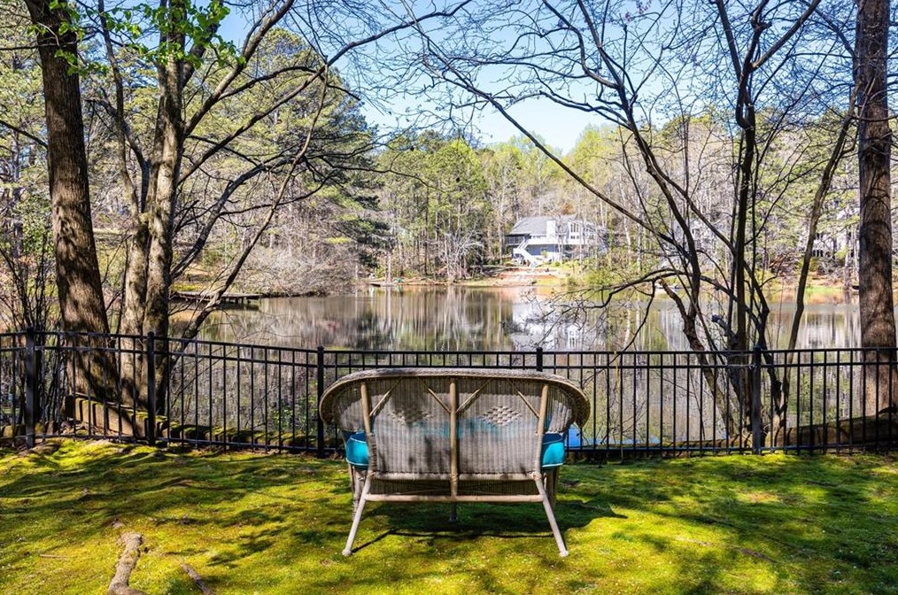 4000 Orch Lk Ct, Atlanta GA  30339-4633 exterior