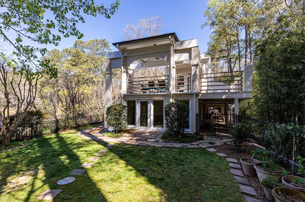 4000 Orch Lk Ct, Atlanta GA  30339-4633 exterior